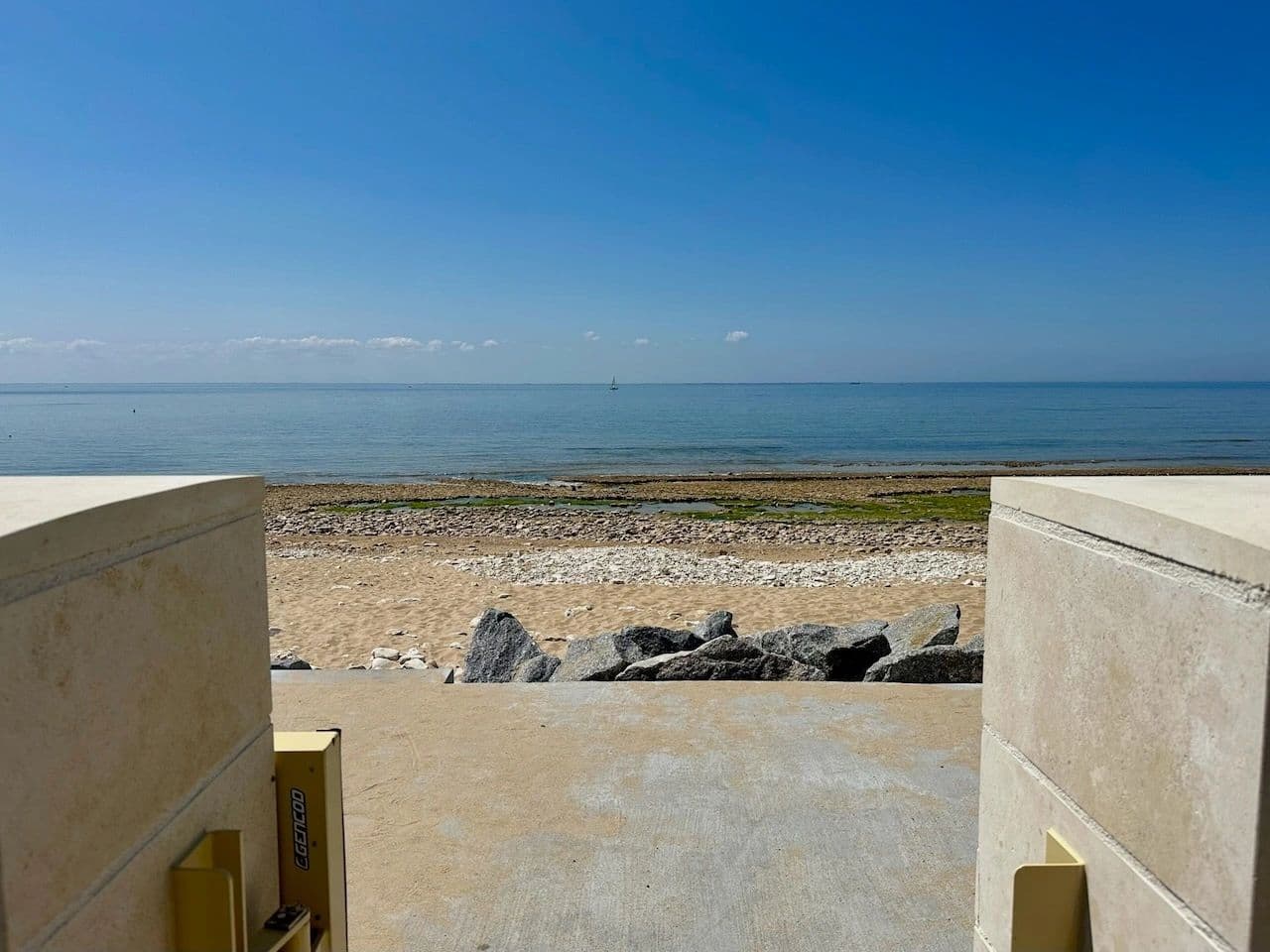Entrée de la plage de Montamer par l'ancre, Sainte-Marie-de-Ré