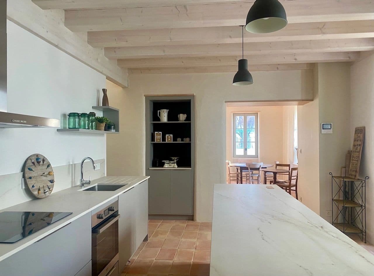 Cuisine entièrement équipée au 8 Montamer, Ile de Ré